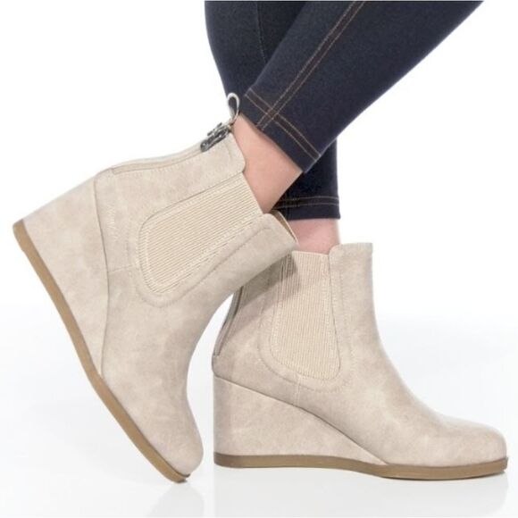 DV WITH DOLVE VITA WEDGE  ROUND TOE ANKLE BOOTIES - Picture 1 of 15